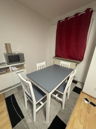 JUEGO DE COMEDOR CON 4 SILLAS