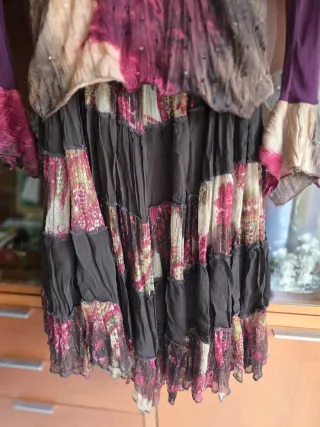 Conjunto de falda y blusa Marca Vegas París Nuevo.