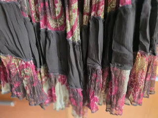 Conjunto de falda y blusa Marca Vegas París Nuevo.