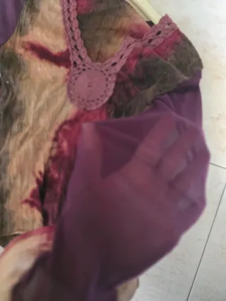 Conjunto de falda y blusa Marca Vegas París Nuevo.