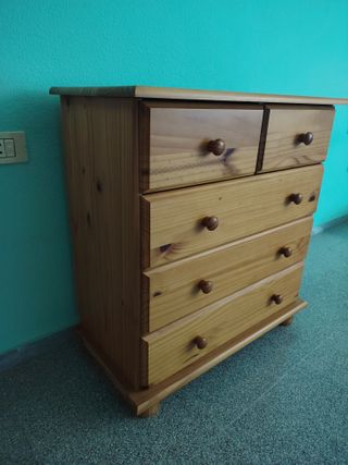 Cómoda de madera con 5 cajones