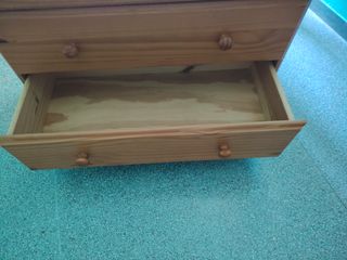 Cómoda de madera con 5 cajones