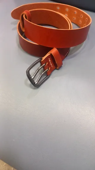 Cinto de piel de ternera hecho a mano