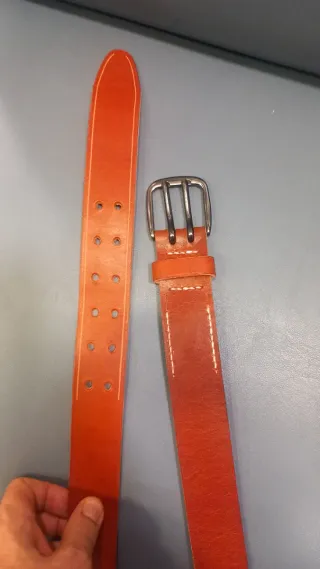 Cinto de piel de ternera hecho a mano