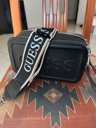 Bolso Guess Negro Correa Logo