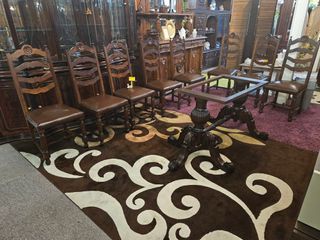 Cadeiras antigas em madeira maciça estofadas recen