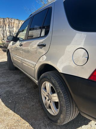 Mercedes-Benz ML 2005