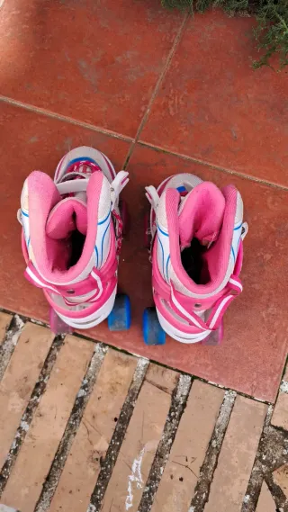 Patines rosas y blancos talla ajustable de niño 35