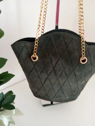 Borsa vintage trapuntata con catena dorata