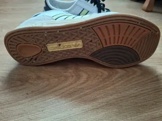 Zapatillas Adidas Blancas y Amarillas