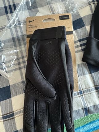 Guanti e cappellino Nike Therma Fit Dri-Fit