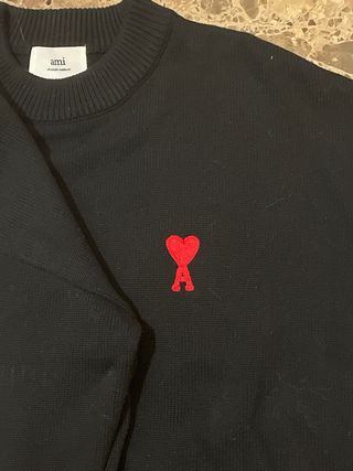 Suéter Ami Paris Negro Corazón Rojo