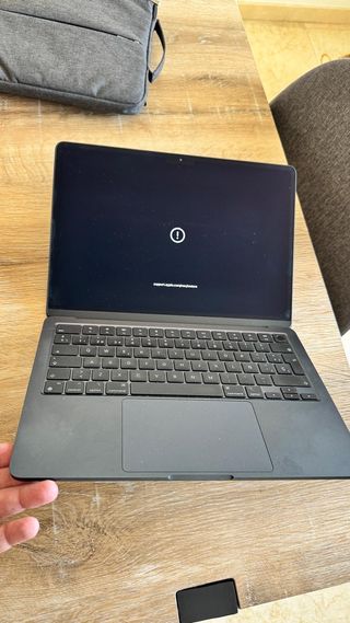 MacBook Air 13 (2022) - Funciona solo la Pantalla