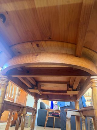 Mesa y sillas de comedor de madera maciza