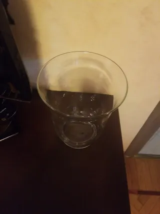 Vaso trasparente in vetro