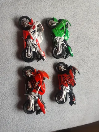 Lote 4 Motos a Escala 1:18