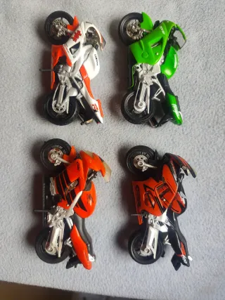 Lote 4 Motos a Escala 1:18