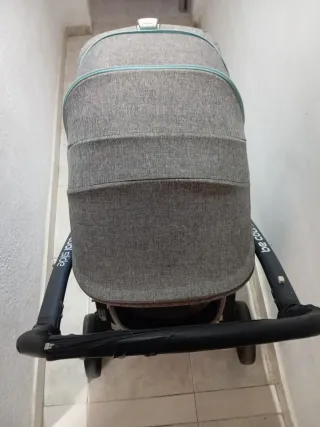 Carro de bebé gris y azul