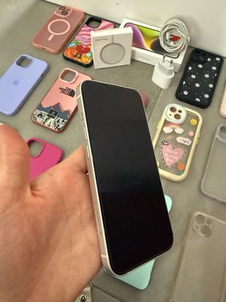 iPhone 14 Blanco + Fundas y Cargador