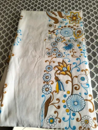 Tovaglia con 12 tovaglioli fantasia floreale