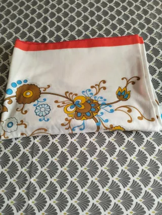 Tovaglia con 12 tovaglioli fantasia floreale