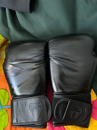 Guantes de boxeo VENUM negros