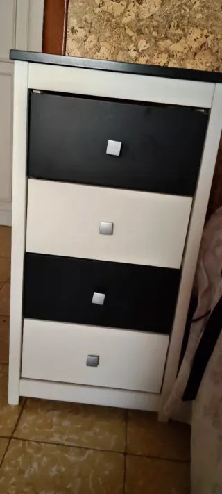 Cajonera blanca y negra