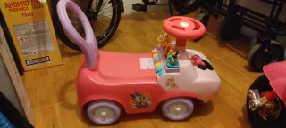 Correpasillos infantil rosa con volante