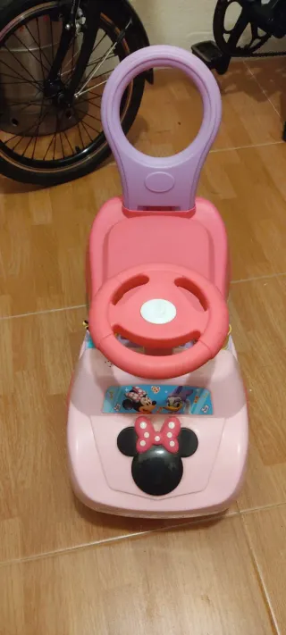Correpasillos infantil rosa con volante