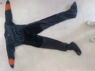 Traje seco Gill gris y naranja