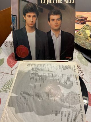 Vinilo Lejos de Allí