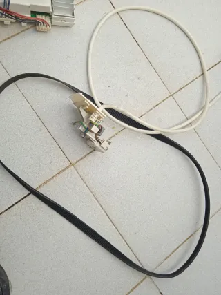 Placa base lavadora Innex valen para las indesit