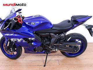 YAMAHA R7
