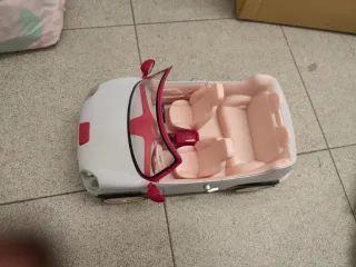 Coche de muñeca rosa y blanco