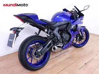 YAMAHA R7