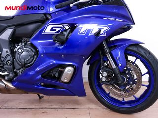 YAMAHA R7