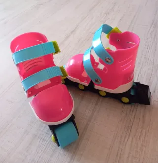 Patines infantiles rosas con ruedas.