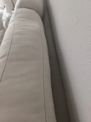 SOFA DE DOS PLAZAS EN BEIG