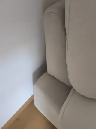 SOFA DE DOS PLAZAS EN BEIG