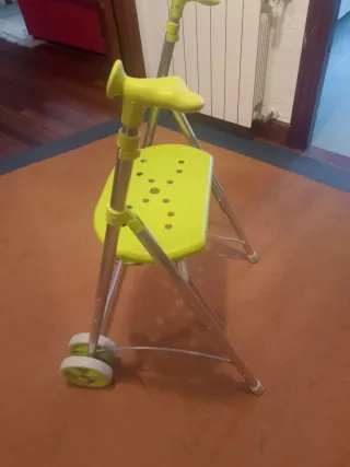 Andador Plegable con Asiento y Ruedas