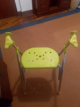 Andador Plegable con Asiento y Ruedas