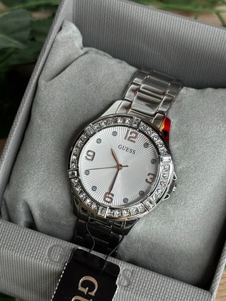 Relógio Guess Prateado e Branco com Cristais
