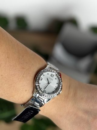Relógio Guess Prateado e Branco com Cristais