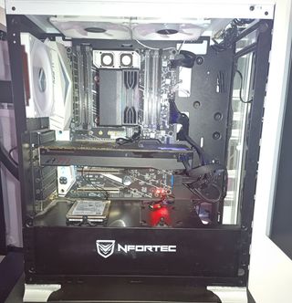 PC Gaming Blanco y Negro