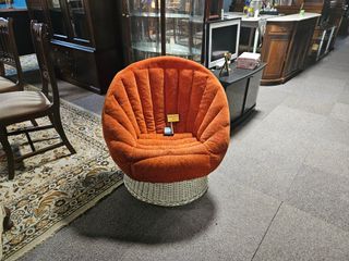 Cadeira antiga em verga - laranja e branco