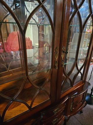 Cristaleira Antiga Estilo Queen Anne