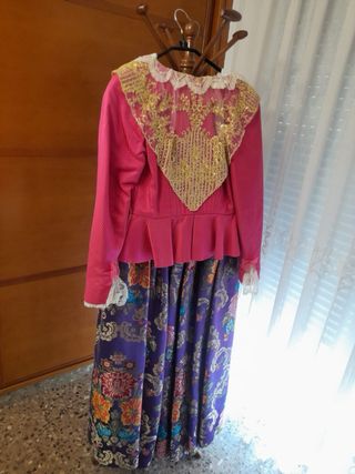 Traje de fallera talla 44 con 2 corpiños