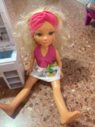 Nancy con tocador y silla