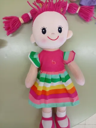 Muñeca de trapo arcoíris