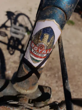 Bicicleta antigua en funcionamiento